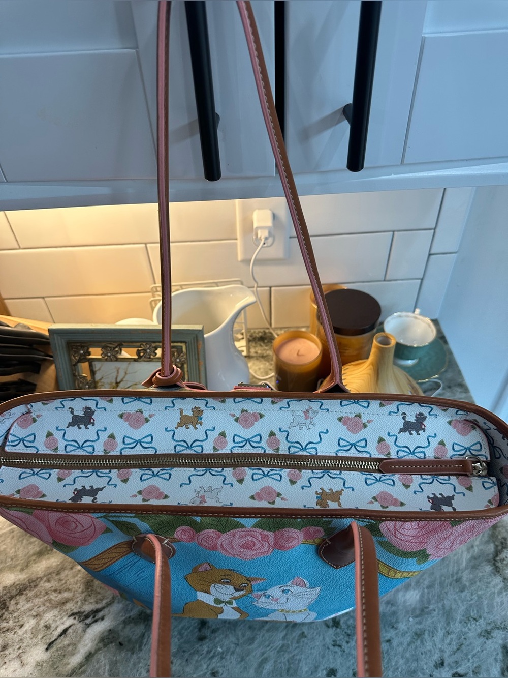 Dooney & Bourke Aristocats tote - Picture 6 of 11